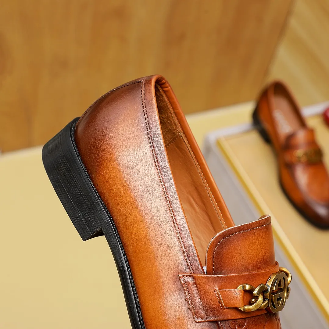 Men's men's shoes 💰400 🆘【GUCCI】Gucci ·🐑里· Hot-selling beanie shoes, top brand luxury, top quality, latest fashion beanie shoes.. The upper is made of original first-layer cowhide. (🐑leather·inner). The original stylish and stylish soft rubber wear-resistant and non-slip outsole is light and comfortable on the foot, available in 2 colors! Matching code: 39/45 (38.46. Can be customized)